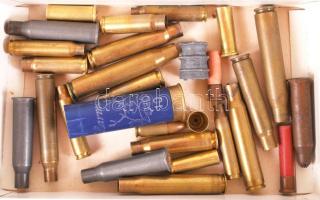 Réz és fém lőszerhüvelyek, kb 30 db