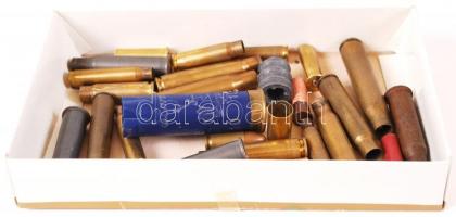 Réz és fém lőszerhüvelyek, kb 30 db