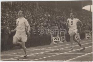 cca 1930 Pobuda Alfréd: Célegyenes. Vintage fotó, hátoldalán szerzői pecséttel, 11x17cm
