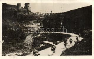 WWII cycling corps, Komineszpodolszki castle, photo (small tear)