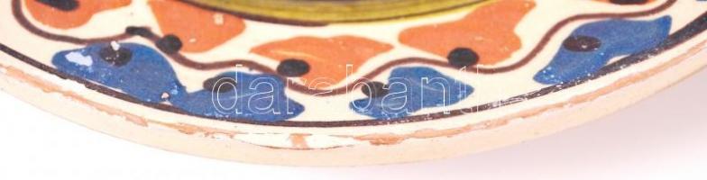 Jelzés nélküli, kézzel festett, népi kerámia fali dísztányér. Apró mázhibákkal. d: 19cm