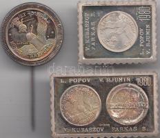 1980. "Szovjet-Magyar közös űrrepülés" Ag jelvény 8,1g + ÁP bélyeg formájú Szovjet-Magyar űrhajósok érem Ag (álló)+ ÁP bélyeg formájú Szovjet-Magyar űrhajósok Ag érem (fekvő) a három együtt dísztokban T:PP