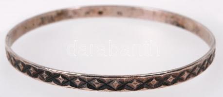 Ezüst (Ag.) karkötő, jelzett, d:6,5 cm, nettó: 11 gr.