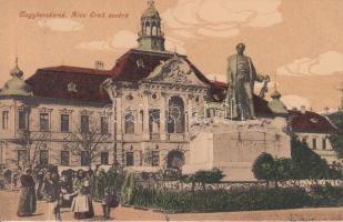 Nagybecskerek county hall, statue of Ernő Kiss