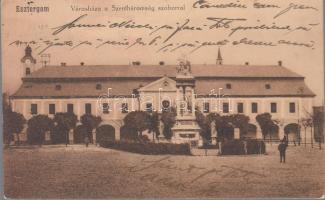 Esztergom Városháza, Szentháromság szobor