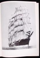 Gareth Rees: Tall Ships. 72 illustrations, 24 in colour. Phaidon. Angol nyelvű képeskönyv hajókról, ...
