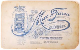 cca 1900 Mai és Társa műhelyéből: Anya gyermekével, keményhátú fénykép kabinetfotó méretben / 
Vinta...