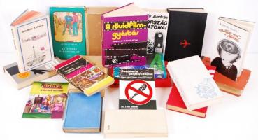 Egy doboznyi könyv, érdemes megnézni (Lonely Planet, Rövidfilmgyártás, repülés, militária stb.)