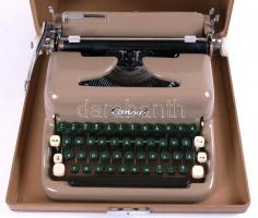 cca 1960 Consul Portable táskaírógép eredeti dobozában, tisztítószettel, német nyelvű leírással, hib...