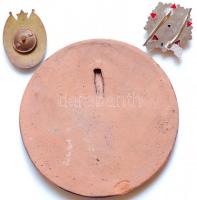 ~1970. "Kiváló Határőr" zománcozott jelvény dísztokban T:1 + "Járőrparancsnok" z...