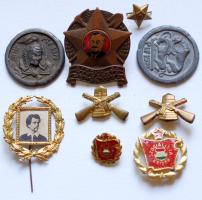 8db vegyes kitüntetés, jelvény és zseton, szocialista darabokkal T:vegyes