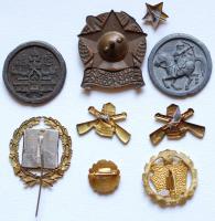 8db vegyes kitüntetés, jelvény és zseton, szocialista darabokkal T:vegyes