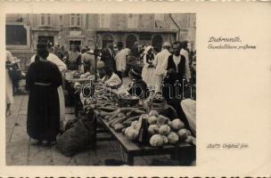 Dubrovnik, Ragusa, Gunduliceva square, market, folklore