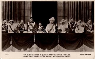 George V and Mary of Teck's silver jubilee, the royal family group on the balcony at Buckingham Palace (fa)