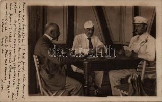 Card playing, photo (EK)