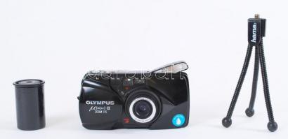 Olympus fényképezőgép, állvánnyal, filmmel, elemekkel / Olympus camera with tripod, film and battery