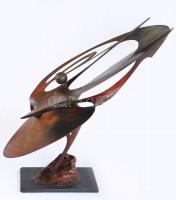 Szócska László (1951-): Szerelem. Fa, damil, fém, jelzett 1/1, apró hiba a talpán, m:55 cm, h:68 cm,...