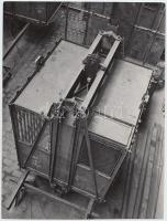 1944 Seidner Zoltán (1896-1960): Teherlift. Vintage fotó, pecséttel jelzett, 24x18cm