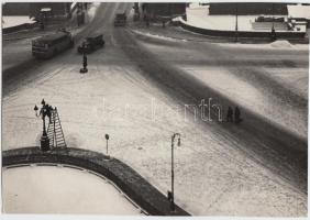 cca 1930 Kinszki Imre (1901-1945): Az első hó. Vintage fotó, hátoldalán szerzői pecséttel jelzett, 1...