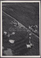 cca 1930 Kinszki Imre (1901-1945): Camping. Vintage fotó, hátoldalán aláírt, szerzői pecséttel jelze...