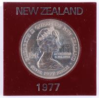 Nagy-Britannia 1981. 25p "Lady Diana és Károly herceg" + New Zealand 1977. 1$ "II. Erzsébet ezüst jubileuma" dísztokban T:2 Great Britain 1981. 25 New Pence "Lady Diana and Prince Charles" + New Zealand 1977. 1 Dollar "Elizabeth II Queen of New Zealand" in case C:XF