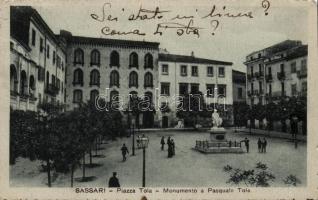 Sassari, Piazza Tola, statue