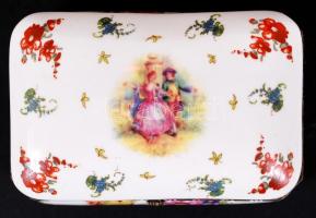 cca 1919 Virágokkal, és fedelén rokokó jelenettel díszített, jelzett schorndorfi porcelán szelence d...