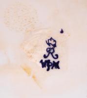 cca 1919 Virágokkal, és fedelén rokokó jelenettel díszített, jelzett schorndorfi porcelán szelence d...