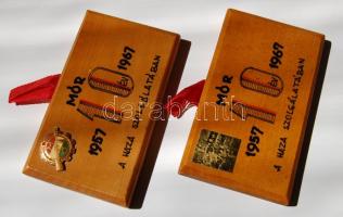 1967. Munkásőr emléklap fából (2x) rajta jelvény, illetve fotó T:1