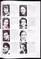 1983 A West Side Story franciaországi előadásának műsorfüzete a fellépő amerikai színészek aláírásai...