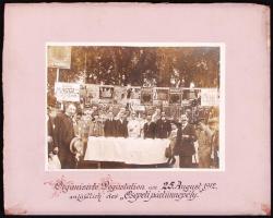 1912 Csepeli pártünnepély Maggi ételízesítő kóstolással. Fotó 18x13 cm / 1912 Csepel Maggi tasting photo 18x13 cm