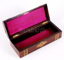 Cigarettás doboz, nemes fa, réz veretekkel, kulcs nélkül, h:27 cm, m:7 cm