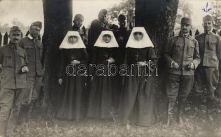 WWI soldiers with nuns, Folwarki, photo