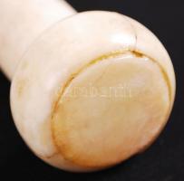 Bambusz hatású, vésett japán jelenetekkel díszített, elefántcsont sétabot kihúzható tőrrel. Több hel...