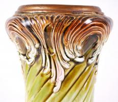 Bronzírozott fém lábakon álló, nagyméretű, plasztikus díszítésű, aranyozott, színes mázas majolika v...