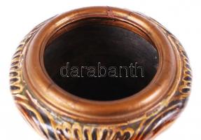 Bronzírozott fém lábakon álló, nagyméretű, plasztikus díszítésű, aranyozott, színes mázas majolika v...