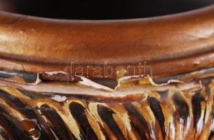 Bronzírozott fém lábakon álló, nagyméretű, plasztikus díszítésű, aranyozott, színes mázas majolika v...