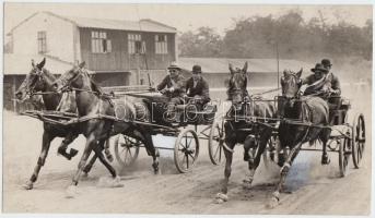 cca 1920 Színészek fogathajtó versenye az ügetőn. Székely Mihály és Béresi Ernő / Hungarian actors coach-driving race 22x13 cm