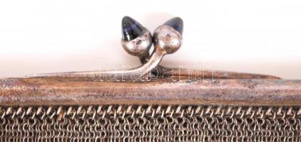 cca 1940 Horgolt láncszemes ezüst (Ag) színházi táska szattyánbőr béléssel, elöl horgolt díszsorral,...