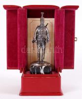 Demjén Imre (1937-): Honvéd huszár. Öntött ezüst (Ag.), márvány talapzaton, jelzett, díszdobozban,
c...