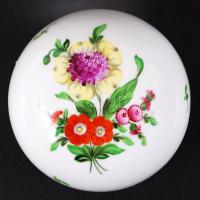 Herendi virágos bonbonier, kézzel festett, jelzett, hibátlan, d:9 cm, m:6 cm