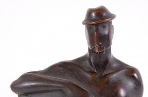 GM monogrammal: Arató. Bronz, m:21  cm