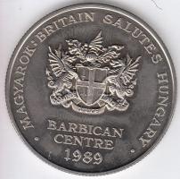 Nagy-Britannia 1989. "Barbican Centre - Magyarok: Britannia üdvözli Magyarországot" fém em...
