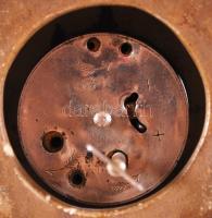 Kerámia állóóra korcsolyázásban megfáradt, ülő hölgy figurájával díszítve (az óra kijár a helyéről) ...