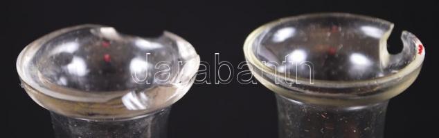 Kis üvegtétel: csavart szárú, metszett üveg pálinkás pohár, 2db szuvenír vázácska (sérült), metszett...