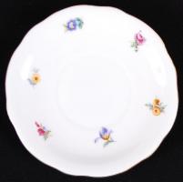 Hiányos, jelzett, pajzspecsétes Zsolnay kávéskészlet: 1db kiöntő, 5db kávéscsésze alátéttel. Virágmi...