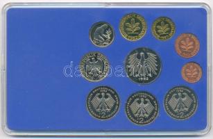 NSZK 1982. 1Pf-5M 10klf db, benne 3klf 2M, forgalmi szett műanyag tokban T:PP
GFR 1982. 1 Pfennig - ...