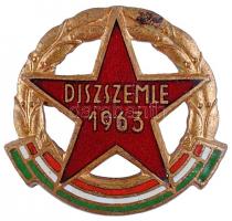 1962-1963. "Díszszemle" zománcozott jelvény (2x), egyik tű nélkül + "Törzsgárda"...