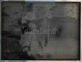 15 db üvegnegatívok, családi képek a 60-80-as évekből,  10×12 cm