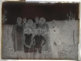 15 db üvegnegatívok, családi képek a 60-80-as évekből,  10×12 cm